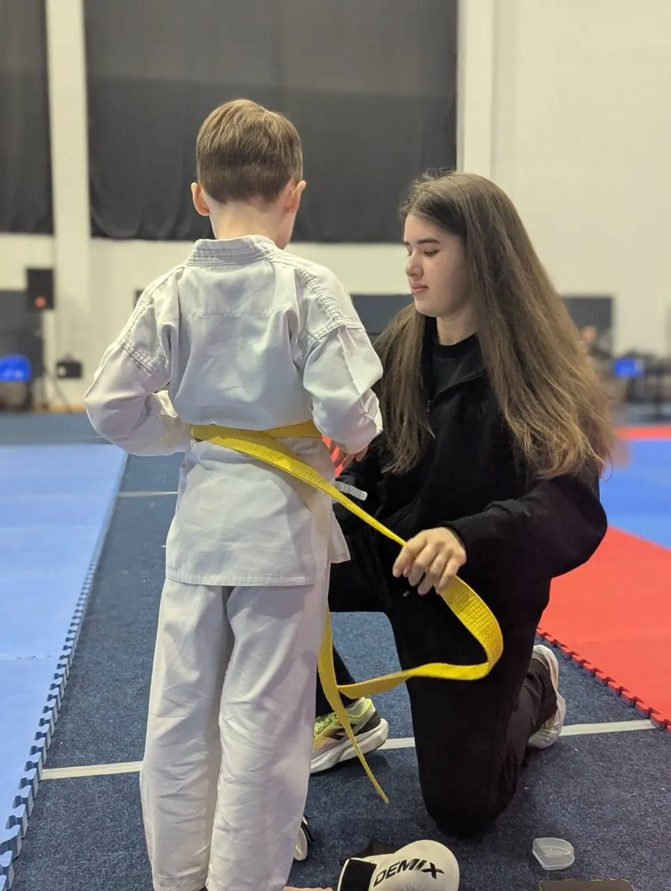 Аліна Павлюк з учнем DZEN KARATE CLUB перед стартом на турнірі