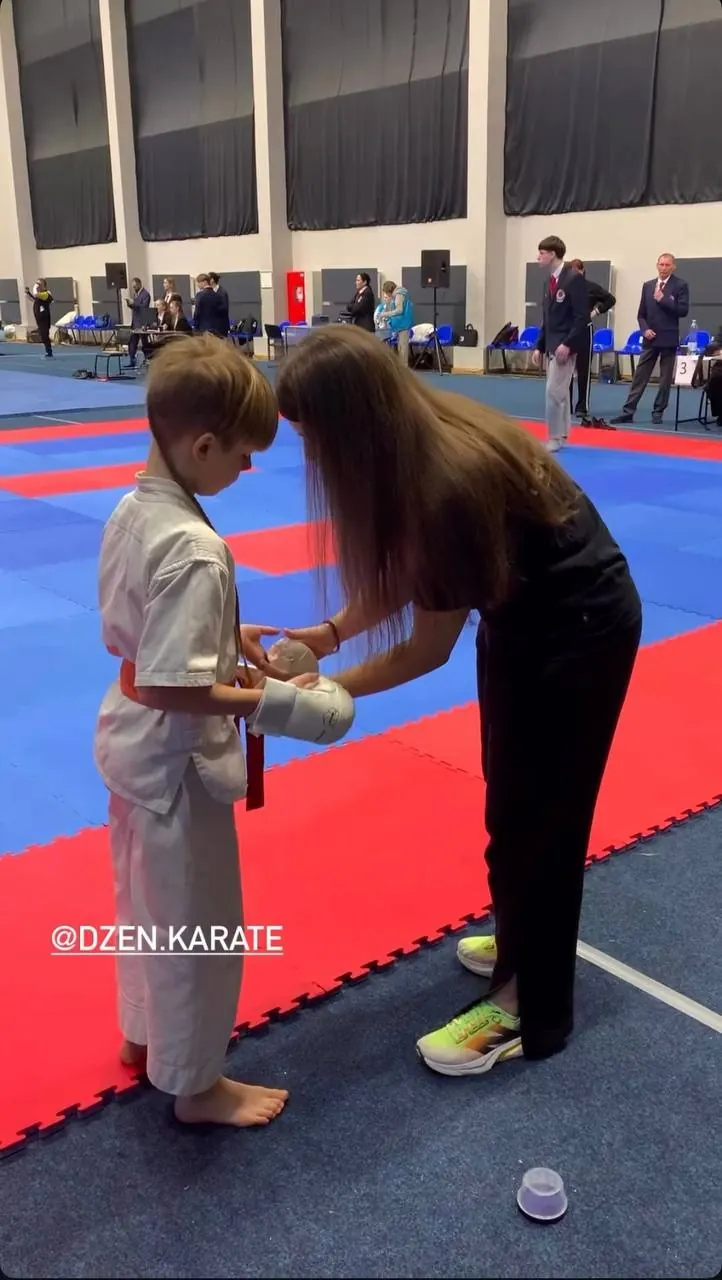 Аліна Павлюк з учнем DZEN KARATE CLUB перед стартом на турнірі