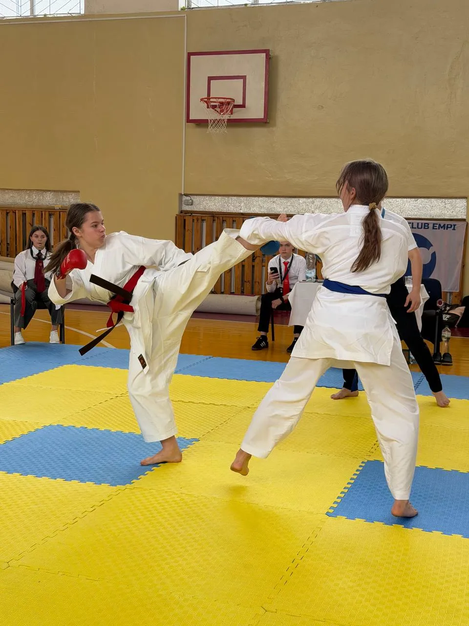 Поєдинок куміте на Чемпіонаті й першості клубу «EMPI»