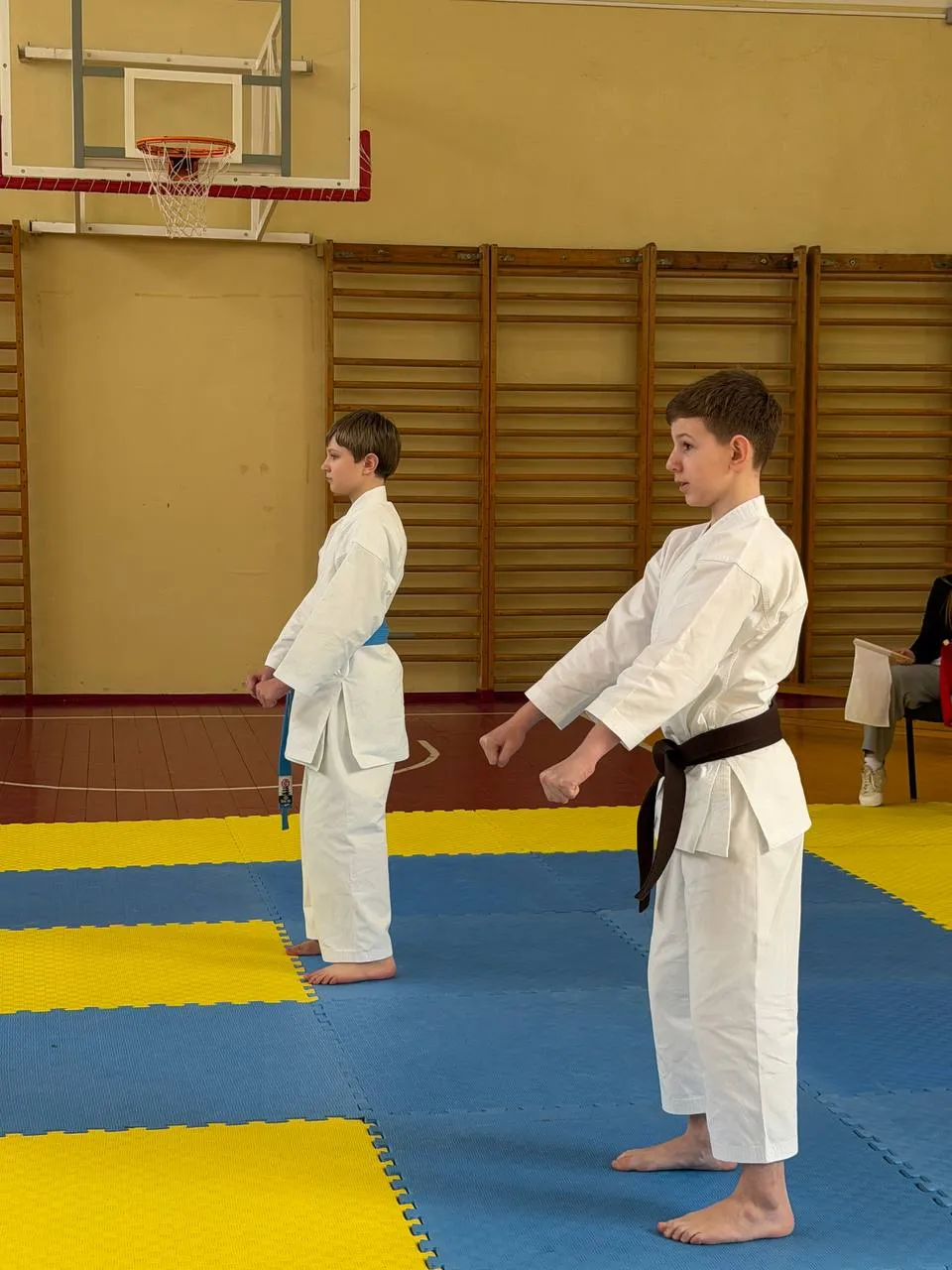 Учні DZEN KARATE CLUB виконують ката на Чемпіонаті клубу «EMPI»