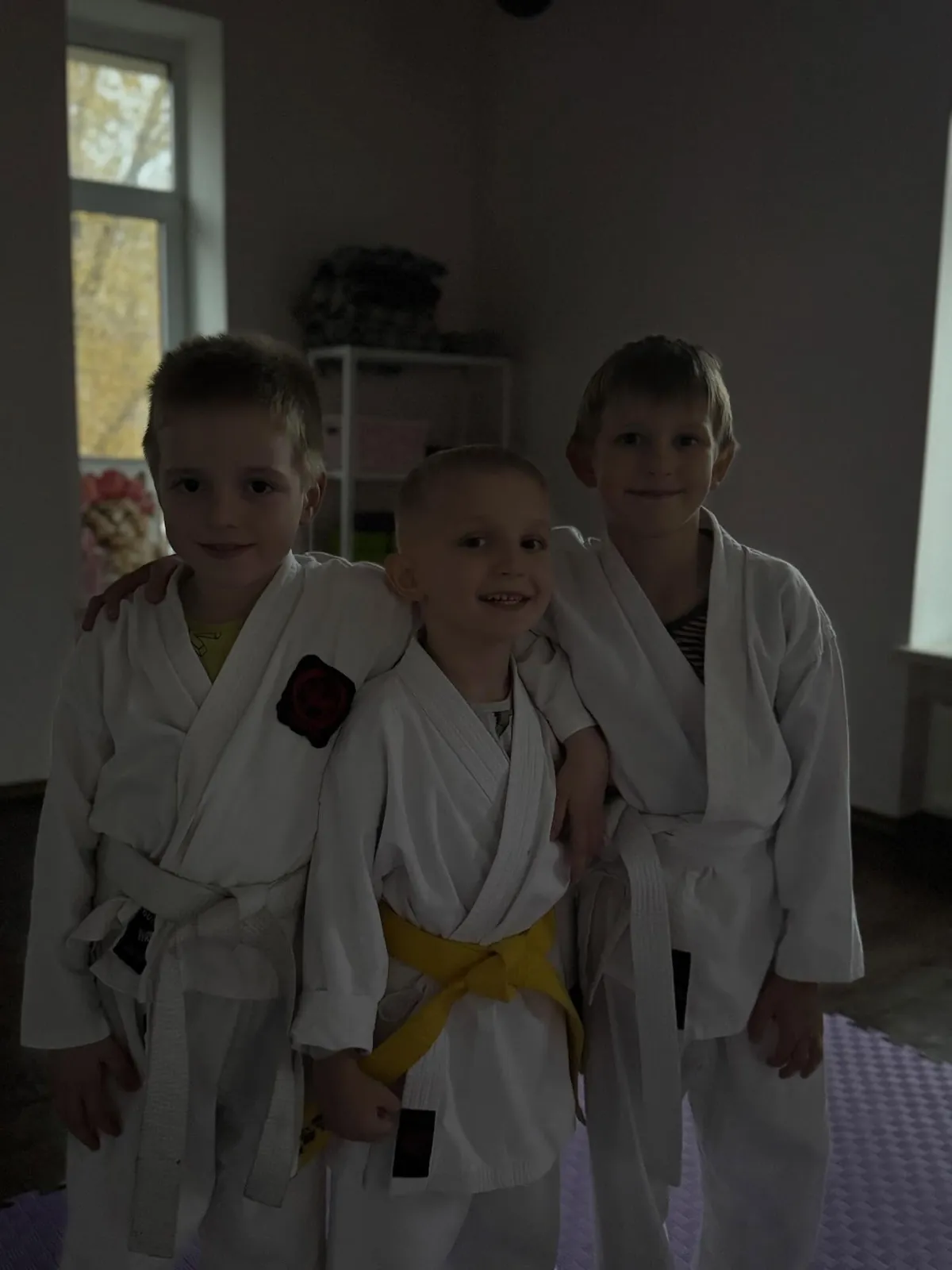 Троє учнів DZEN у кімоно