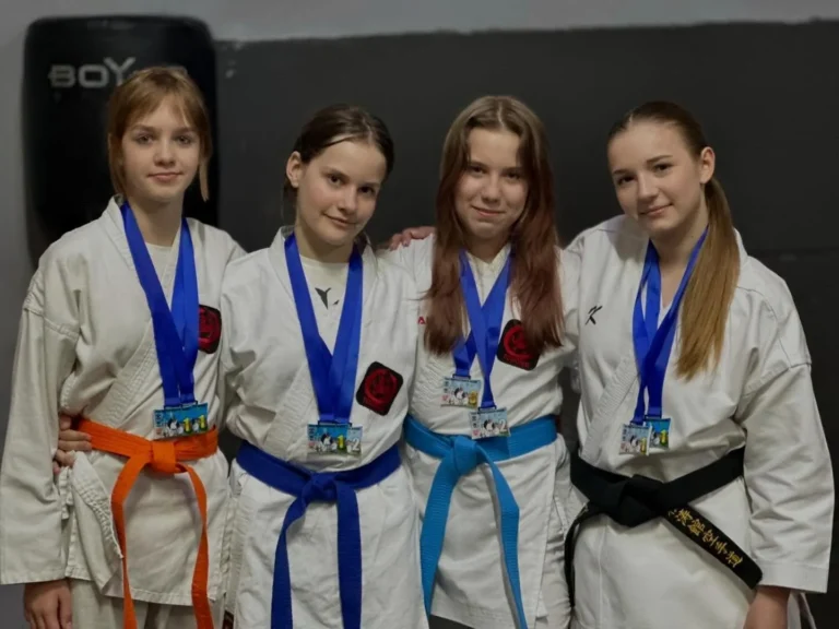 Чотири учениці DZEN KARATE CLUB з медалями турніру