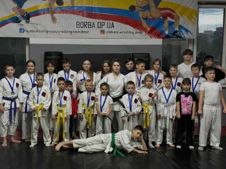 Велика команда DZEN разом у залі