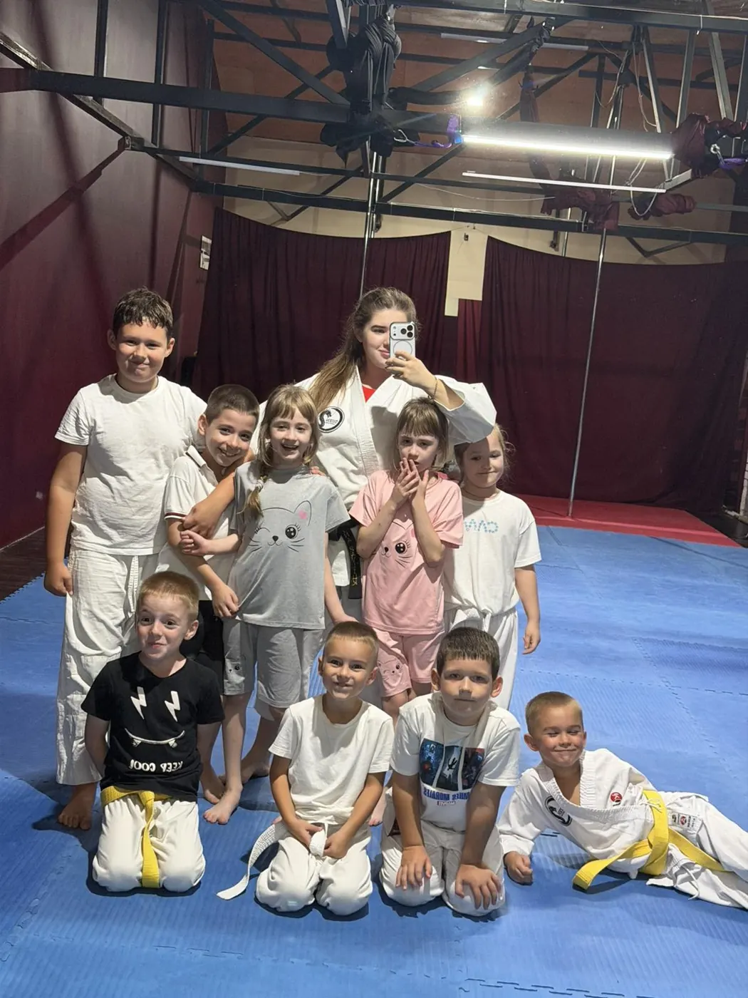 Команда DZEN KARATE CLUB разом поза тренуванням