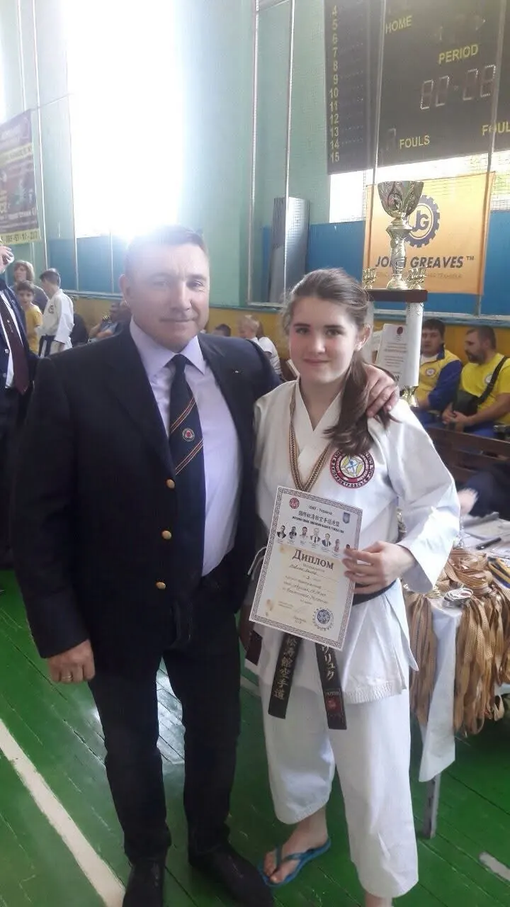 Аліна Павлюк на змаганнях з карате, фото зі спортивного архіву